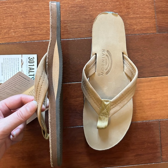 NWT Rainbow Sandals - Picture 2 of 4